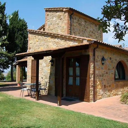 Sleeps 4 Pool Wifi Apartment