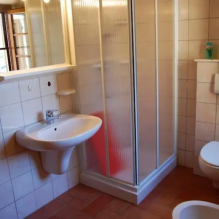 Sleeps 4 Pool Wifi Apartment *