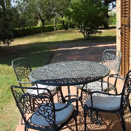 Sleeps 4 Pool Wifi Apartment