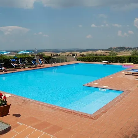 Sleeps 4 Pool Wifi Apartment *